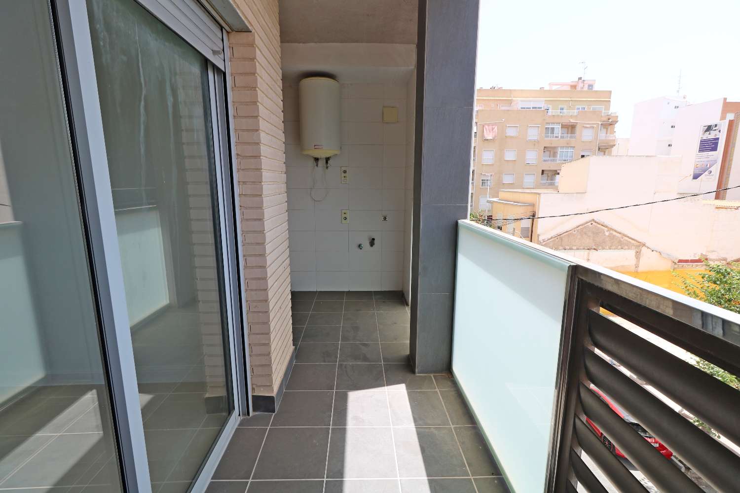 ESPECTACULAR APARTAMENTO TOTALMENTE REFORMADO DE 4 DORMITORIOS A SOLO 200 METROS DEL MAR EN ACEQUIÓN