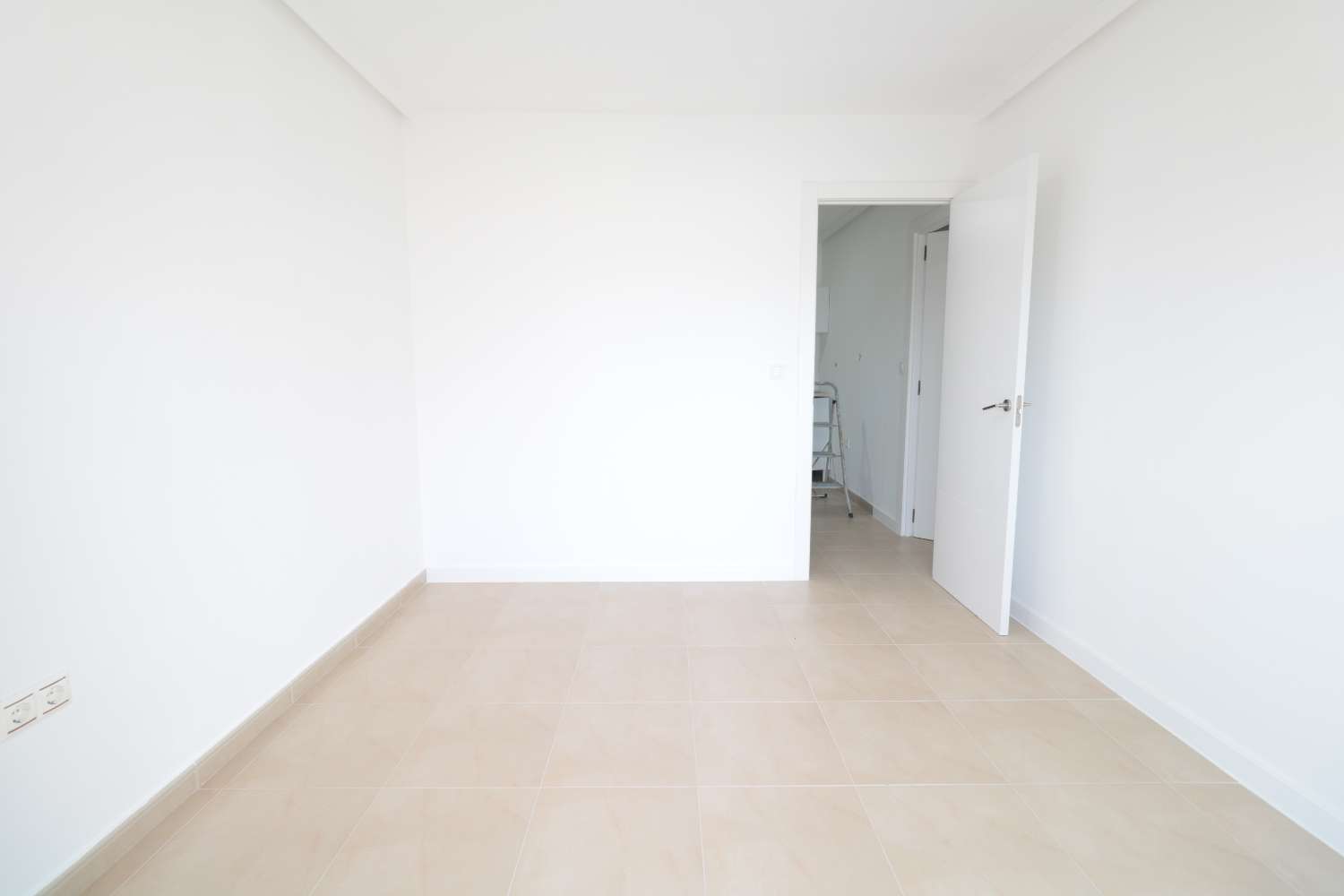 ESPECTACULAR APARTAMENTO TOTALMENTE REFORMADO DE 4 DORMITORIOS A SOLO 200 METROS DEL MAR EN ACEQUIÓN