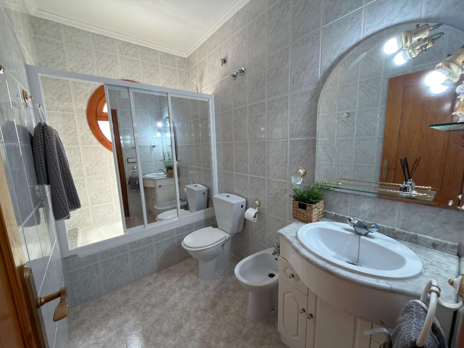 EXCLUSIVO CHALET DÚPLEX CON SOLÁRIUM, BARBACOA, LOFT INDEPENDIENTE Y VISTAS A LA PISCINA EN LOS ALTOS