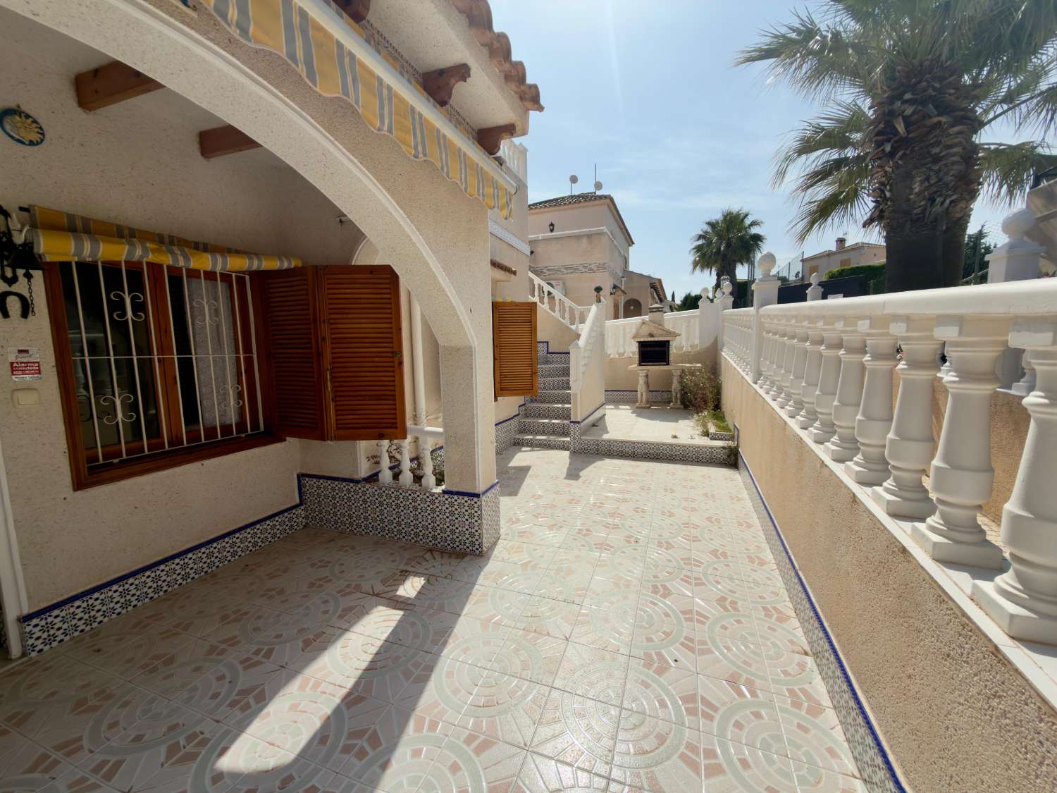EXCLUSIVO CHALET DÚPLEX CON SOLÁRIUM, BARBACOA, LOFT INDEPENDIENTE Y VISTAS A LA PISCINA EN LOS ALTOS