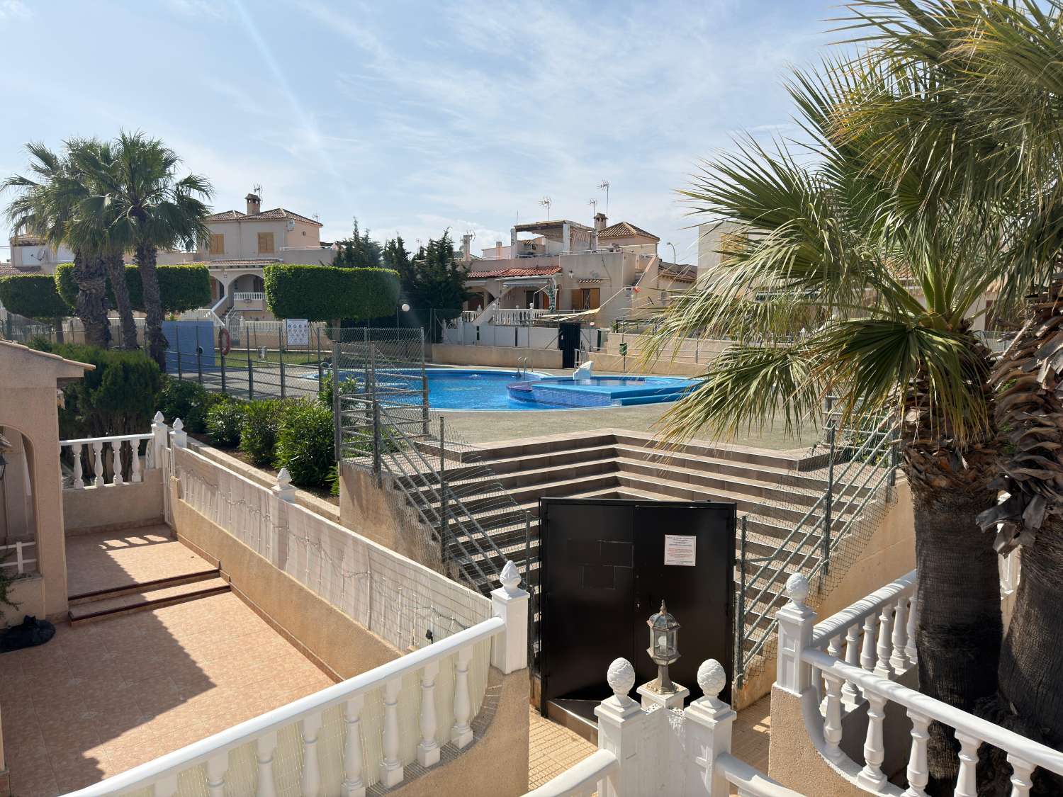 EXCLUSIVO CHALET DÚPLEX CON SOLÁRIUM, BARBACOA, LOFT INDEPENDIENTE Y VISTAS A LA PISCINA EN LOS ALTOS