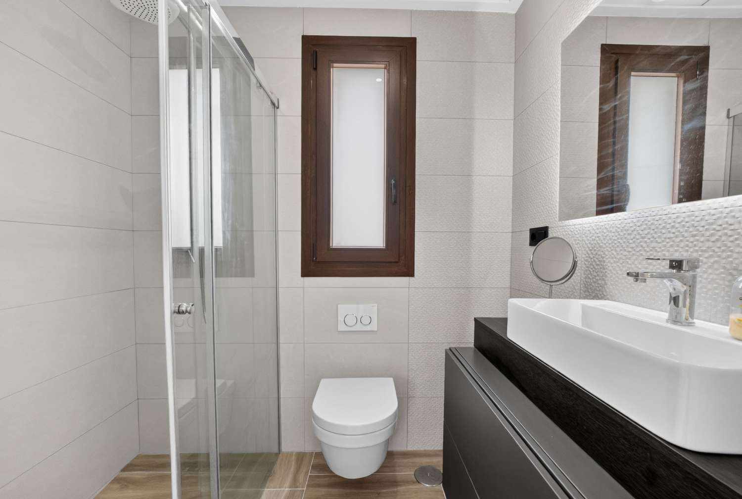 ESPECTACULAR VILLA MODERNA CON PISCINA PRIVADA, SOLÁRIUM, GARAJE Y VISTAS A LAS LAGUNAS EN LOS BALCONES