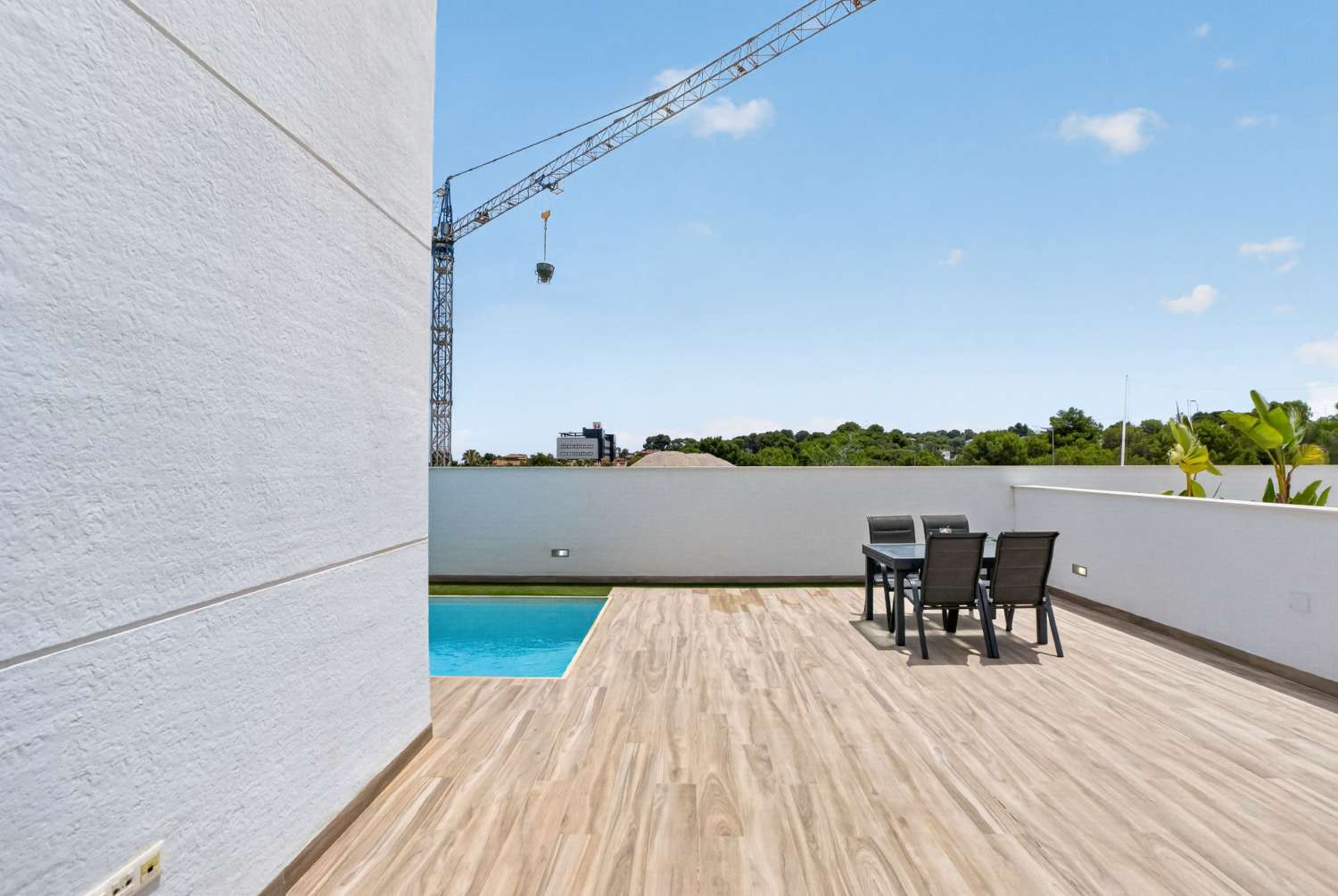 ESPECTACULAR VILLA MODERNA CON PISCINA PRIVADA, SOLÁRIUM, GARAJE Y VISTAS A LAS LAGUNAS EN LOS BALCONES