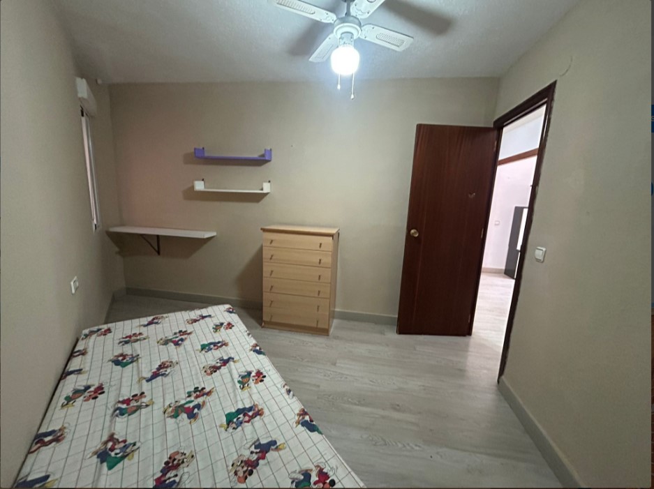 AMPLIO APARTAMENTO A 2 MINUTOS DE LA PLAYA DE LOS NÁUFRAGOS CON PISCINA, ASCENSOR Y BALCÓN CERRADO