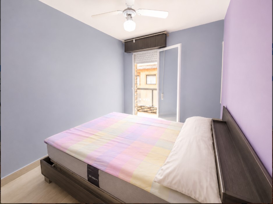 AMPLIO APARTAMENTO A 2 MINUTOS DE LA PLAYA DE LOS NÁUFRAGOS CON PISCINA, ASCENSOR Y BALCÓN CERRADO