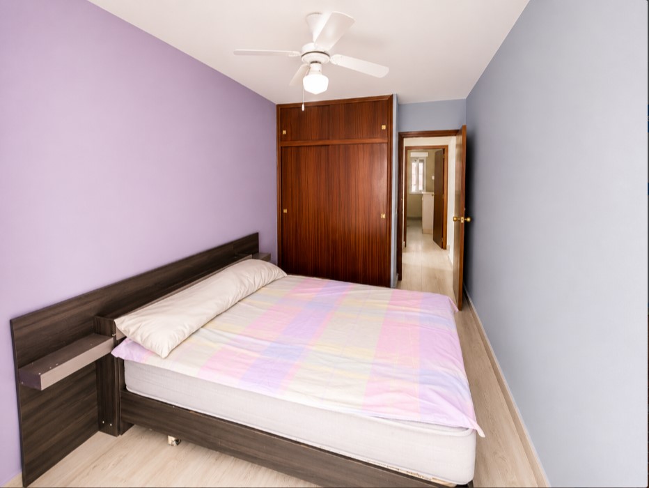 AMPLIO APARTAMENTO A 2 MINUTOS DE LA PLAYA DE LOS NÁUFRAGOS CON PISCINA, ASCENSOR Y BALCÓN CERRADO