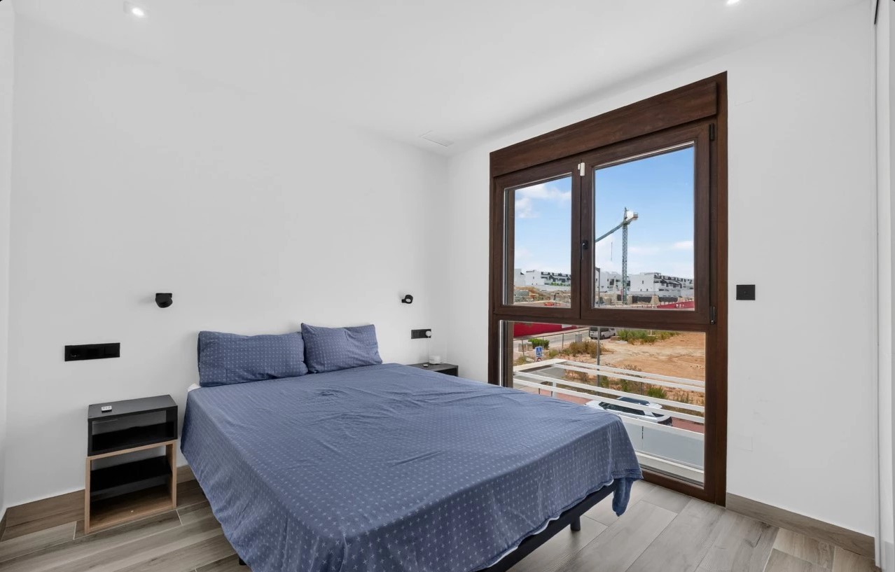 EXCLUSIVE MODERN VILLA WITH PRIVATE POOL, SOLARIUM AND PLOT ON LOS BALCONES – TORREVIEJA