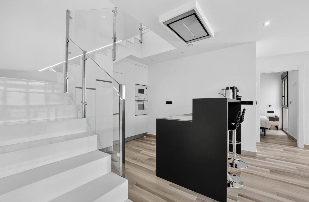 EXCLUSIVE MODERN VILLA WITH PRIVATE POOL, SOLARIUM AND PLOT ON LOS BALCONES – TORREVIEJA