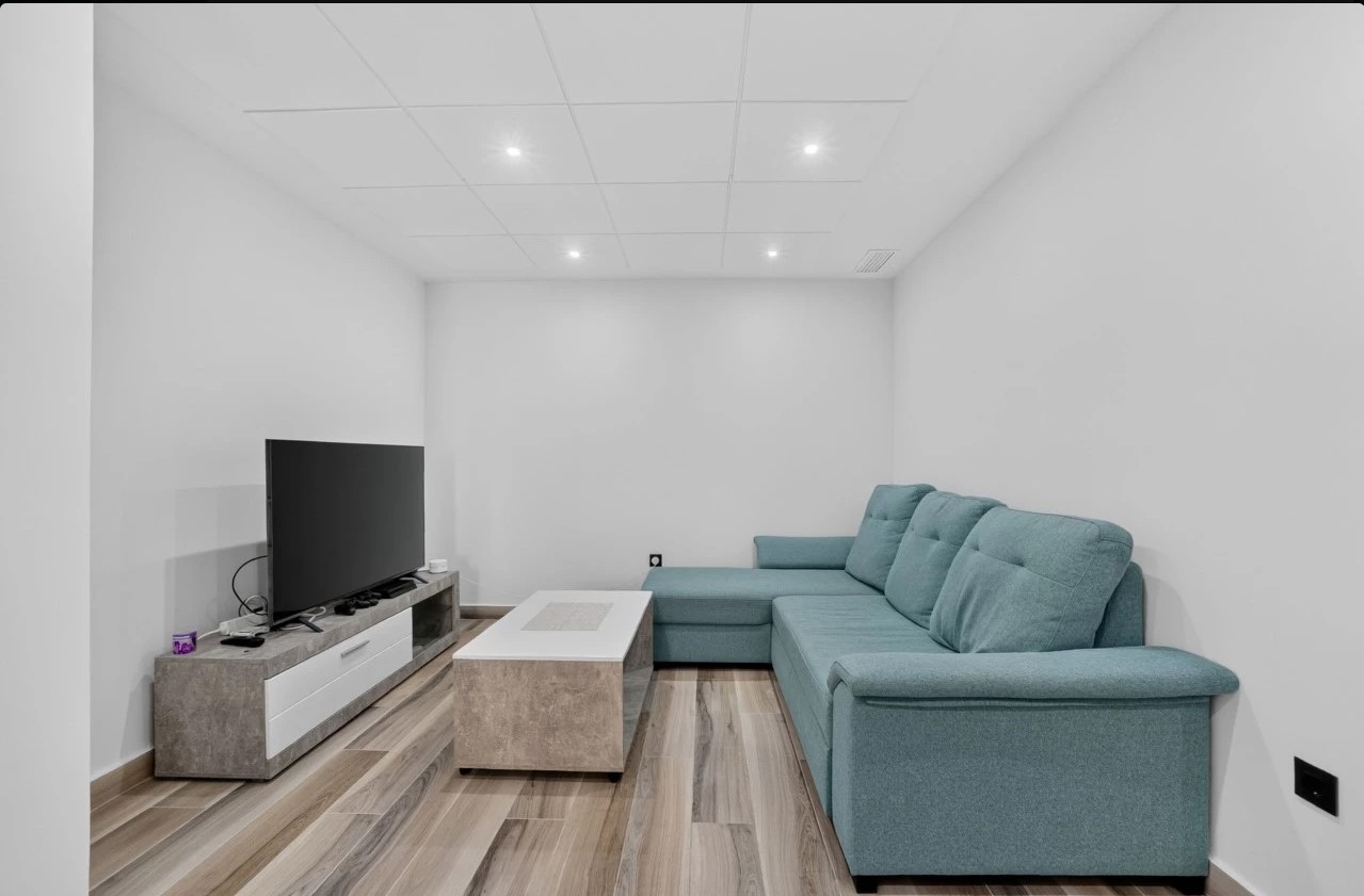 EXCLUSIVE MODERN VILLA WITH PRIVATE POOL, SOLARIUM AND PLOT ON LOS BALCONES – TORREVIEJA
