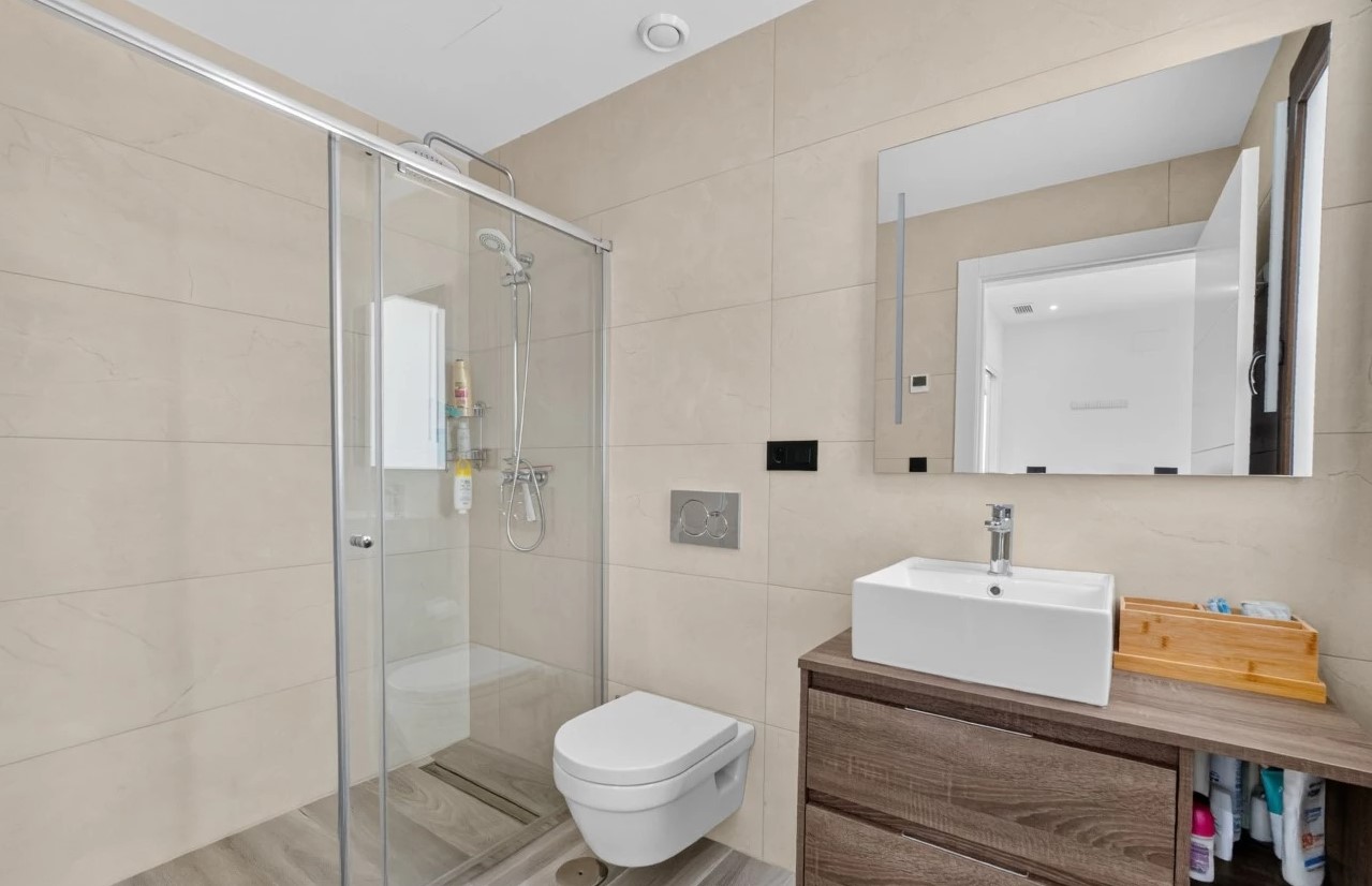 EXCLUSIVE MODERN VILLA WITH PRIVATE POOL, SOLARIUM AND PLOT ON LOS BALCONES – TORREVIEJA