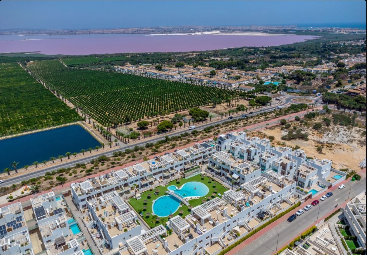 EXCLUSIVE MODERN VILLA WITH PRIVATE POOL, SOLARIUM AND PLOT ON LOS BALCONES – TORREVIEJA