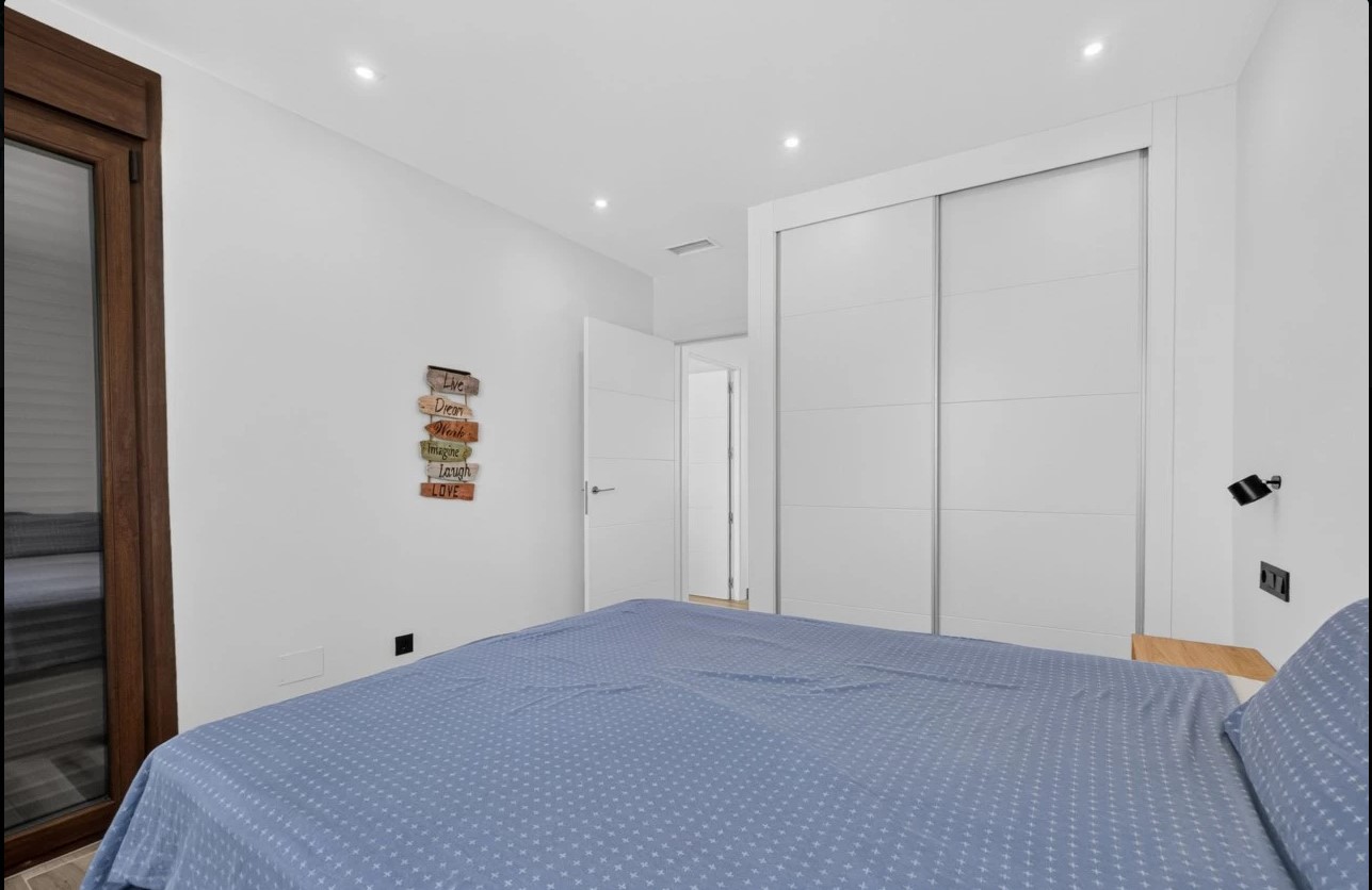 EXCLUSIVE MODERN VILLA WITH PRIVATE POOL, SOLARIUM AND PLOT ON LOS BALCONES – TORREVIEJA