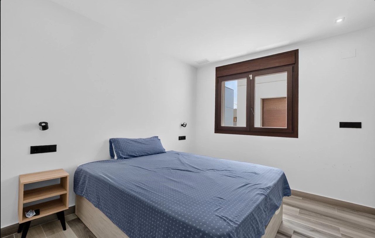 EXCLUSIVE MODERN VILLA WITH PRIVATE POOL, SOLARIUM AND PLOT ON LOS BALCONES – TORREVIEJA