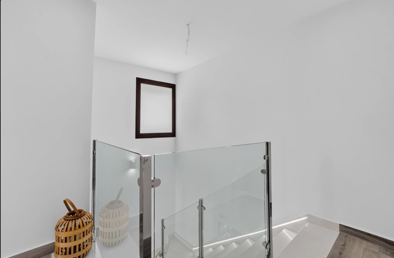 EXCLUSIVE MODERN VILLA WITH PRIVATE POOL, SOLARIUM AND PLOT ON LOS BALCONES – TORREVIEJA