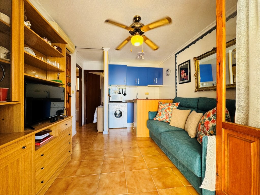 APARTAMENTO A SOLO 100 METROS DE LA PLAYA DE LA MATA CON PISCINA COMUNITARIA, TERRAZA Y EXCELENTE UBICACIÓN