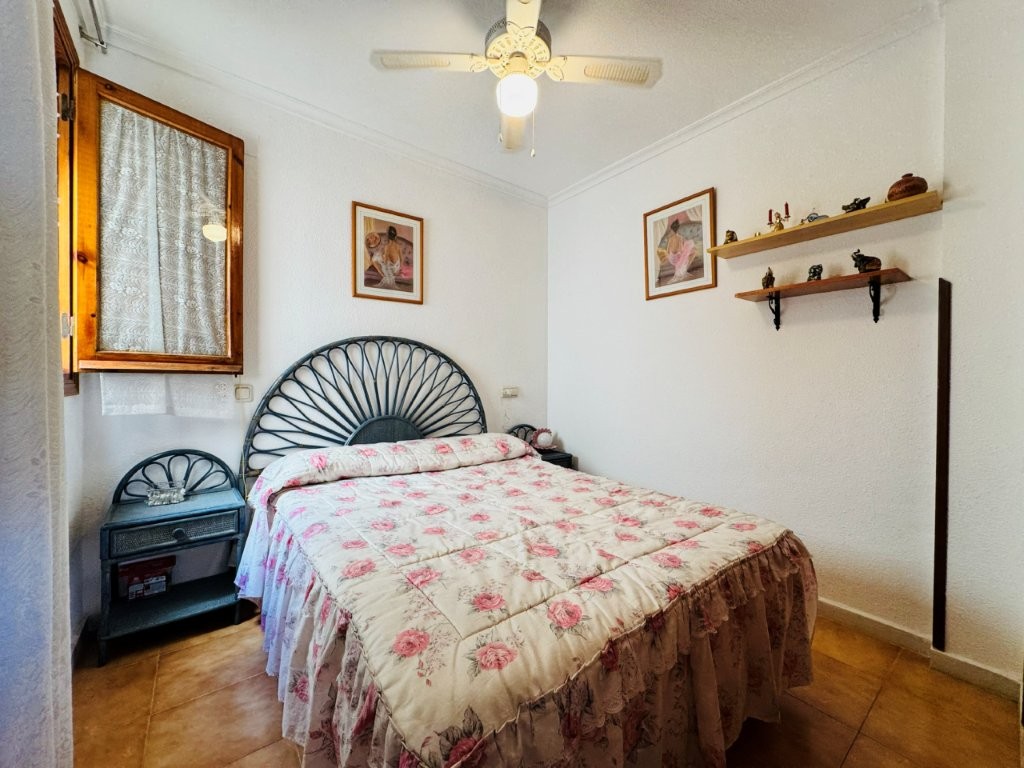 APARTAMENTO A SOLO 100 METROS DE LA PLAYA DE LA MATA CON PISCINA COMUNITARIA, TERRAZA Y EXCELENTE UBICACIÓN
