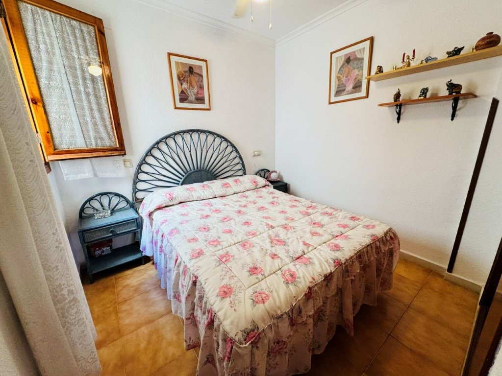 APARTAMENTO A SOLO 100 METROS DE LA PLAYA DE LA MATA CON PISCINA COMUNITARIA, TERRAZA Y EXCELENTE UBICACIÓN