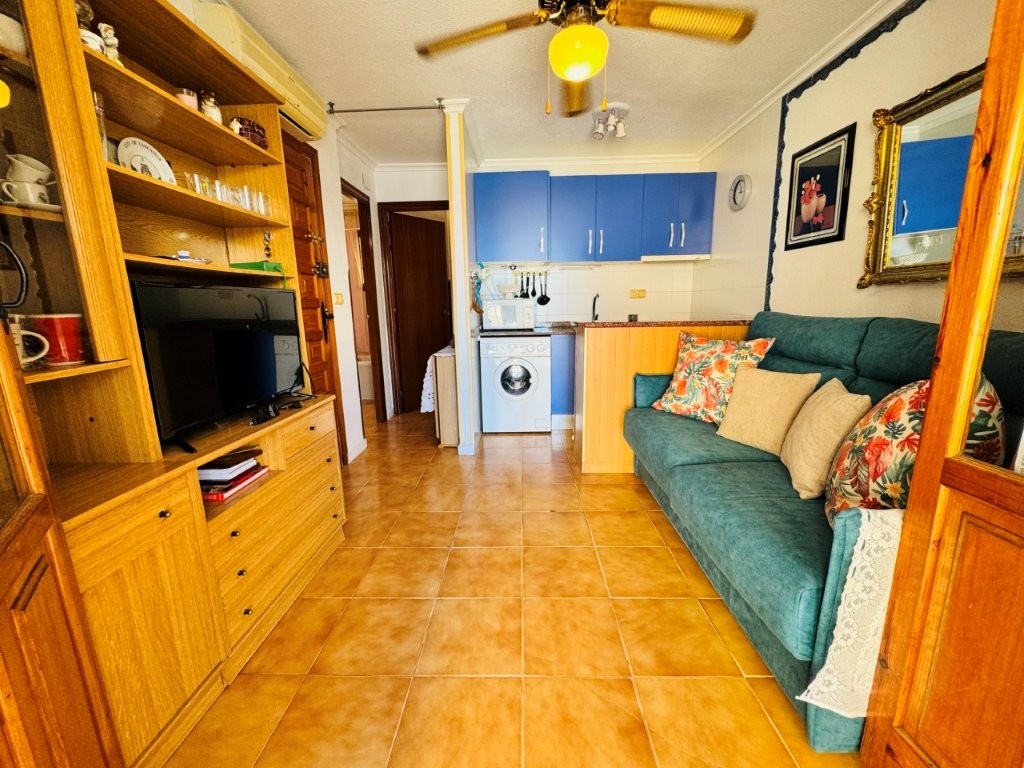 APARTAMENTO A SOLO 100 METROS DE LA PLAYA DE LA MATA CON PISCINA COMUNITARIA, TERRAZA Y EXCELENTE UBICACIÓN