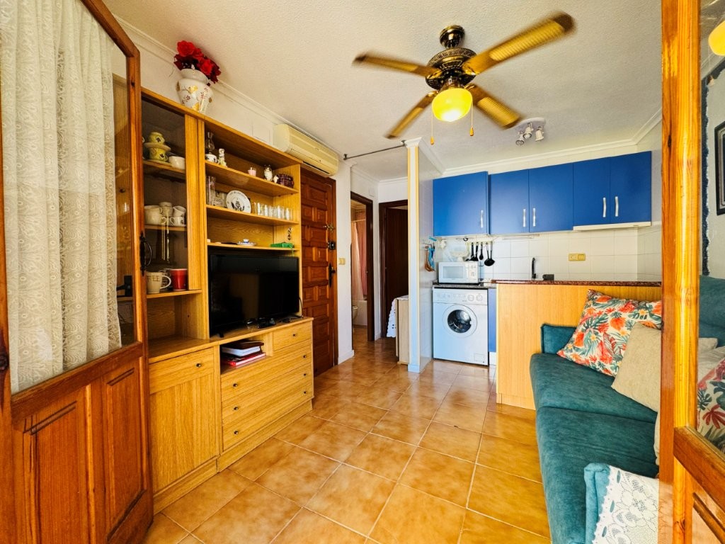 APARTAMENTO A SOLO 100 METROS DE LA PLAYA DE LA MATA CON PISCINA COMUNITARIA, TERRAZA Y EXCELENTE UBICACIÓN