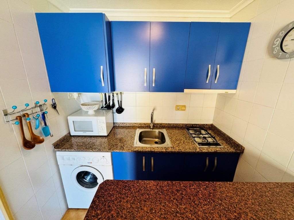 APARTAMENTO A SOLO 100 METROS DE LA PLAYA DE LA MATA CON PISCINA COMUNITARIA, TERRAZA Y EXCELENTE UBICACIÓN