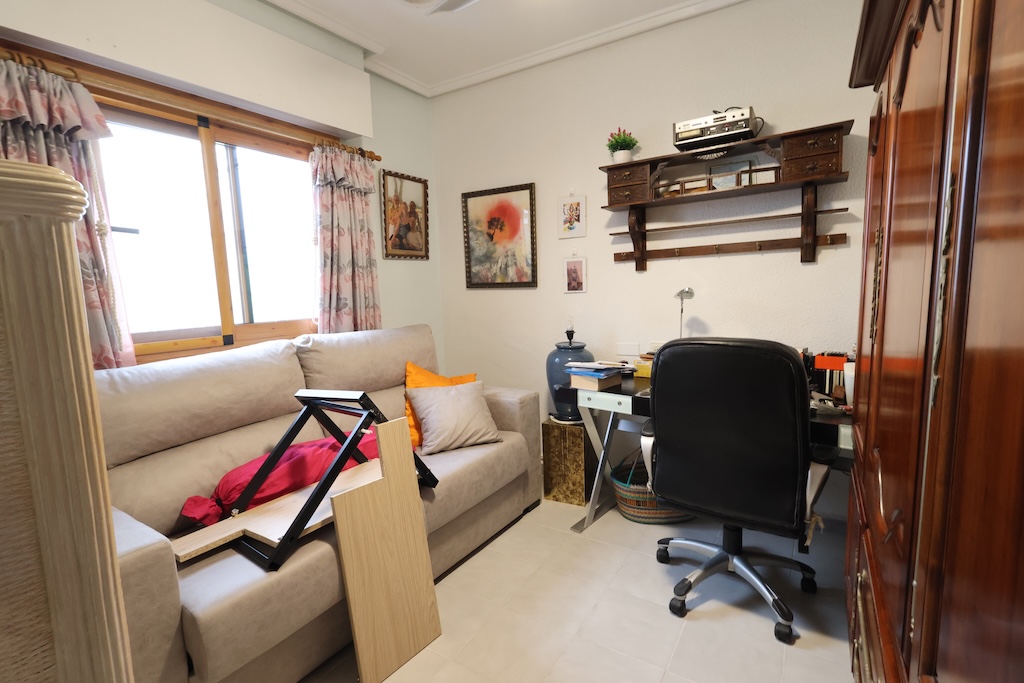 BUNGALOW EN PLANTA BAJA CON AMPLIO JARDÍN A SOLO 400 METROS DE LA PLAYA DEL ACEQUIÓN