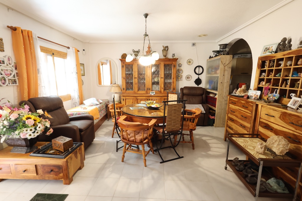 BUNGALOW EN PLANTA BAJA CON AMPLIO JARDÍN A SOLO 400 METROS DE LA PLAYA DEL ACEQUIÓN