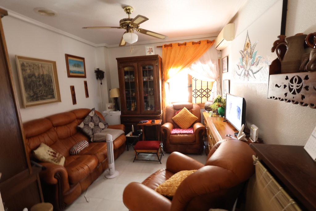 BUNGALOW EN PLANTA BAJA CON AMPLIO JARDÍN A SOLO 400 METROS DE LA PLAYA DEL ACEQUIÓN