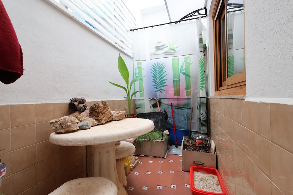 BUNGALOW EN PLANTA BAJA CON AMPLIO JARDÍN A SOLO 400 METROS DE LA PLAYA DEL ACEQUIÓN