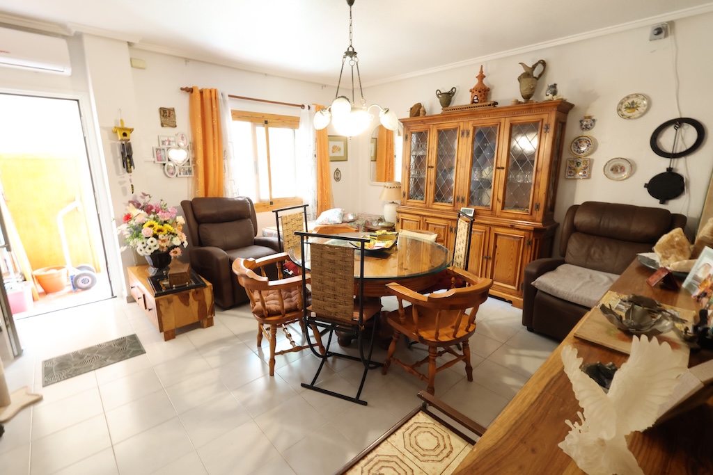 BUNGALOW EN PLANTA BAJA CON AMPLIO JARDÍN A SOLO 400 METROS DE LA PLAYA DEL ACEQUIÓN