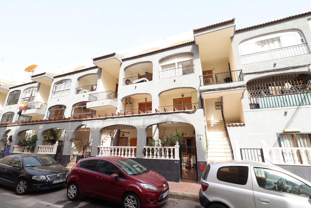BUNGALOW EN PLANTA BAJA CON AMPLIO JARDÍN A SOLO 400 METROS DE LA PLAYA DEL ACEQUIÓN