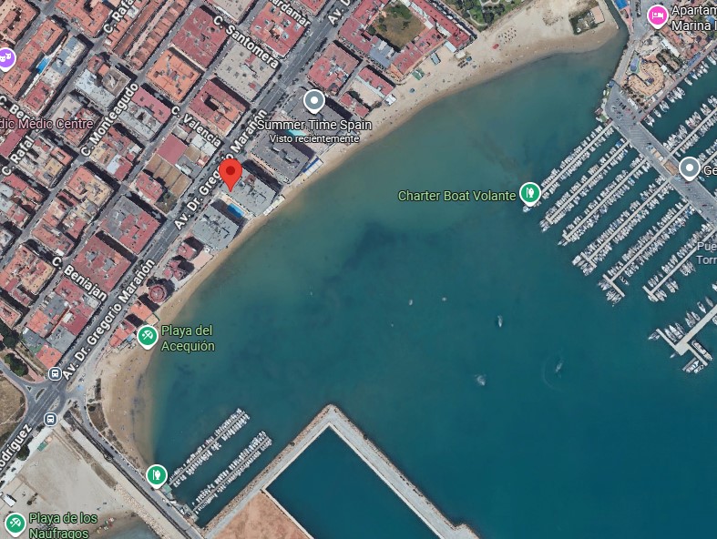 ESPECTACULAR PRIMERA LÍNEA DE PLAYA CON VISTAS FRONTALES AL MAR, ORIENTACIÓN SUR Y PISCINA