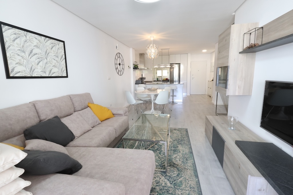 AMPLIO APARTAMENTO DE 2 DORMITORIOS CON GRAN TERRAZA EN GREEN HILLS VILLAMARTÍN