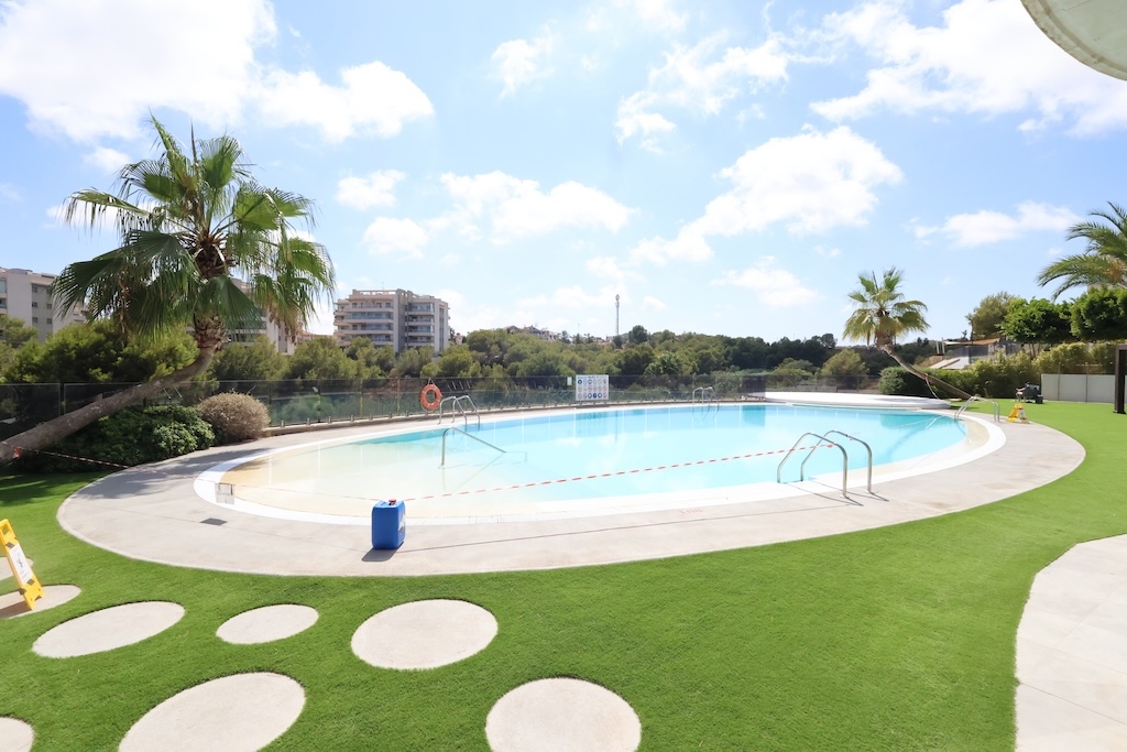 AMPLIO APARTAMENTO DE 2 DORMITORIOS CON GRAN TERRAZA EN GREEN HILLS VILLAMARTÍN