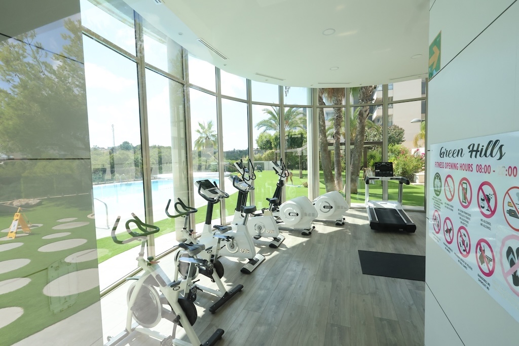 AMPLIO APARTAMENTO DE 2 DORMITORIOS CON GRAN TERRAZA EN GREEN HILLS VILLAMARTÍN