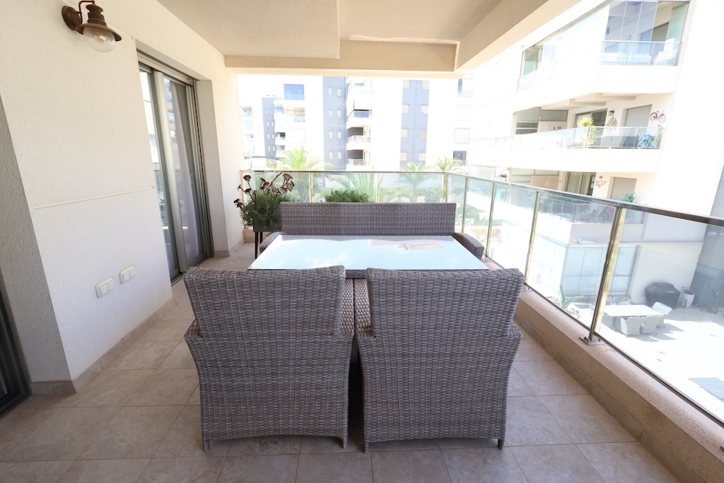 AMPLIO APARTAMENTO DE 2 DORMITORIOS CON GRAN TERRAZA EN GREEN HILLS VILLAMARTÍN