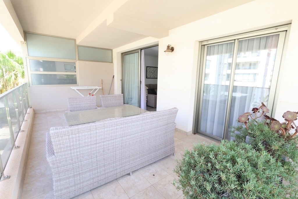 AMPLIO APARTAMENTO DE 2 DORMITORIOS CON GRAN TERRAZA EN GREEN HILLS VILLAMARTÍN