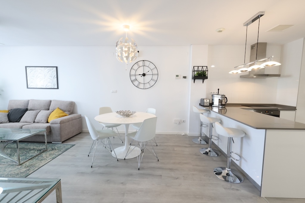 AMPLIO APARTAMENTO DE 2 DORMITORIOS CON GRAN TERRAZA EN GREEN HILLS VILLAMARTÍN