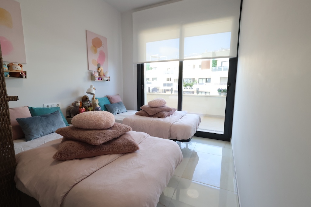 EXCLUSIVO APARTAMENTO EN ESQUINA CON 3 DORMITORIOS, 48 M² DE TERRAZA Y VISTAS AL MAR EN AMANECER DE LUXE
