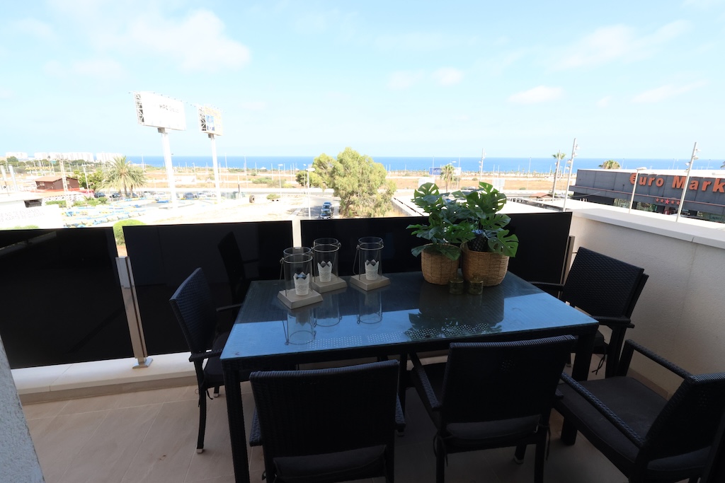 EXCLUSIVO APARTAMENTO EN ESQUINA CON 3 DORMITORIOS, 48 M² DE TERRAZA Y VISTAS AL MAR EN AMANECER DE LUXE