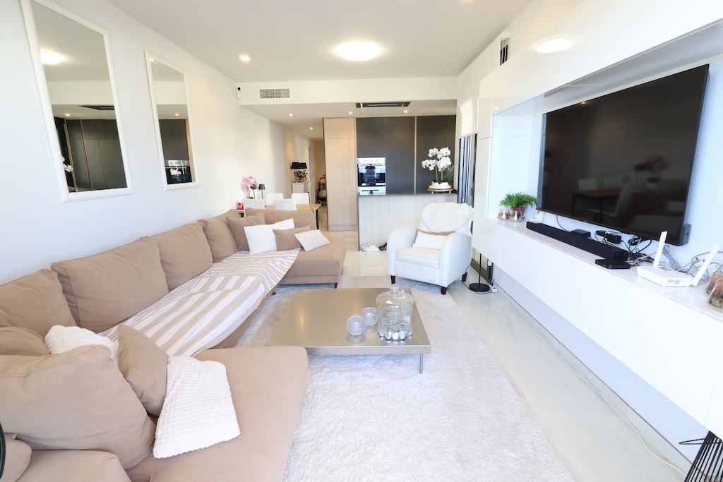 EXCLUSIVO APARTAMENTO EN ESQUINA CON 3 DORMITORIOS, 48 M² DE TERRAZA Y VISTAS AL MAR EN AMANECER DE LUXE