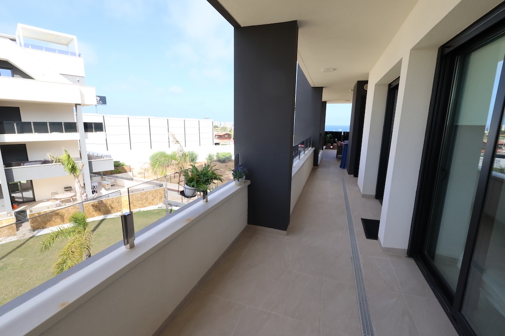 EXCLUSIVO APARTAMENTO EN ESQUINA CON 3 DORMITORIOS, 48 M² DE TERRAZA Y VISTAS AL MAR EN AMANECER DE LUXE