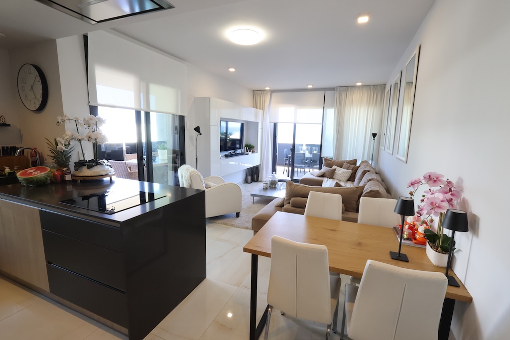 EXCLUSIVO APARTAMENTO EN ESQUINA CON 3 DORMITORIOS, 48 M² DE TERRAZA Y VISTAS AL MAR EN AMANECER DE LUXE