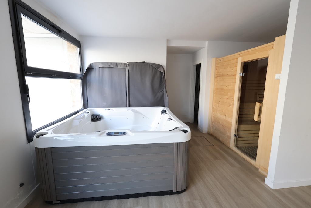 EXCLUSIVO APARTAMENTO EN ESQUINA CON 3 DORMITORIOS, 48 M² DE TERRAZA Y VISTAS AL MAR EN AMANECER DE LUXE
