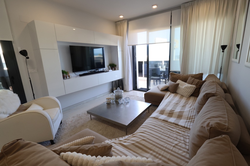 EXCLUSIVO APARTAMENTO EN ESQUINA CON 3 DORMITORIOS, 48 M² DE TERRAZA Y VISTAS AL MAR EN AMANECER DE LUXE