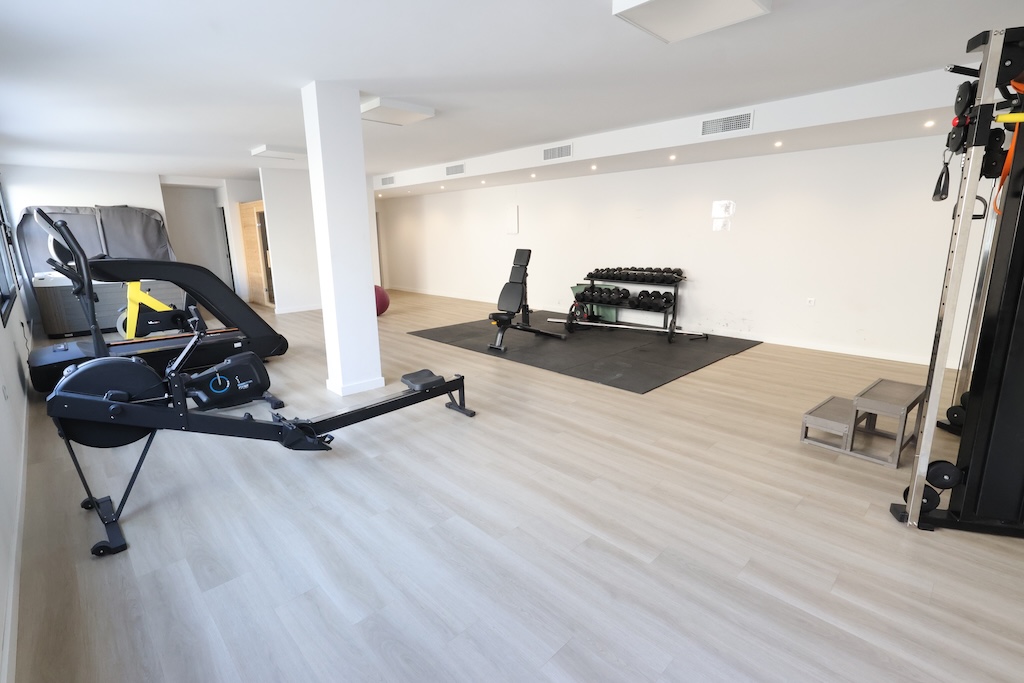 EXCLUSIVO APARTAMENTO EN ESQUINA CON 3 DORMITORIOS, 48 M² DE TERRAZA Y VISTAS AL MAR EN AMANECER DE LUXE