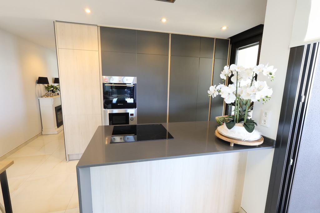 EXCLUSIVO APARTAMENTO EN ESQUINA CON 3 DORMITORIOS, 48 M² DE TERRAZA Y VISTAS AL MAR EN AMANECER DE LUXE