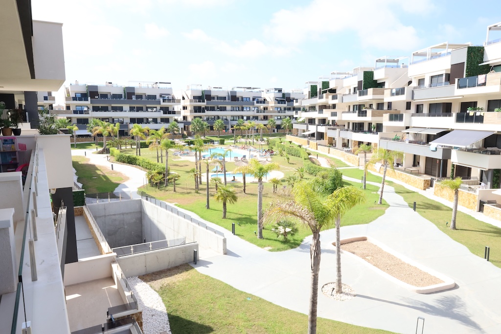EXCLUSIVO APARTAMENTO EN ESQUINA CON 3 DORMITORIOS, 48 M² DE TERRAZA Y VISTAS AL MAR EN AMANECER DE LUXE