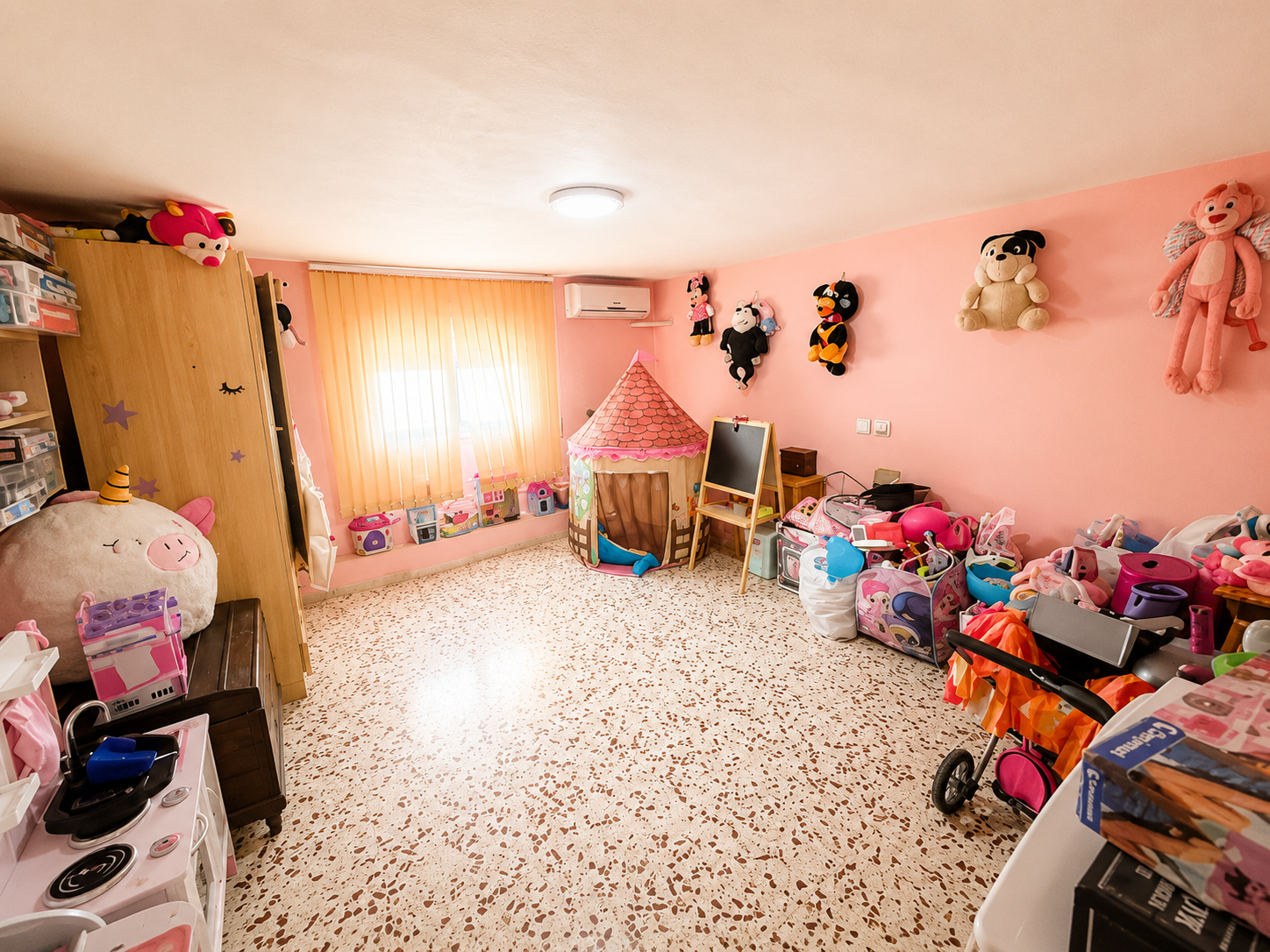VILLA INDEPENDIENTE CON PISCINA PRIVADA Y PARCELA DE 1.000 M² EN LA SIESTA, TORREVIEJA