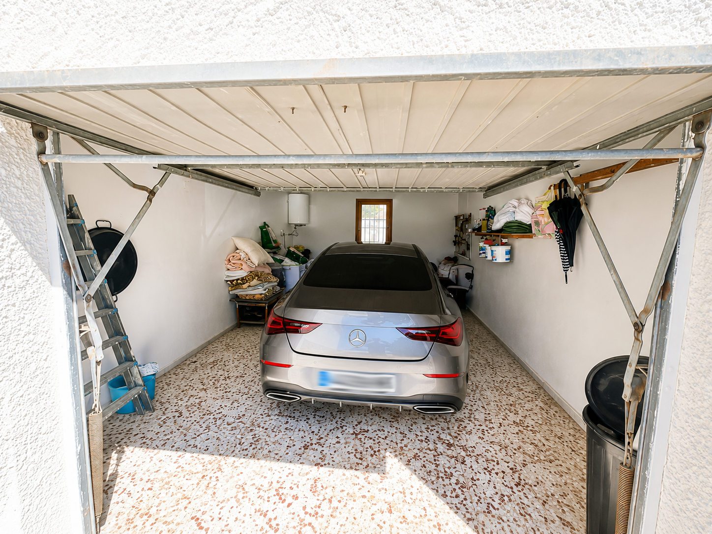 VILLA INDEPENDIENTE CON PISCINA PRIVADA Y PARCELA DE 1.000 M² EN LA SIESTA, TORREVIEJA