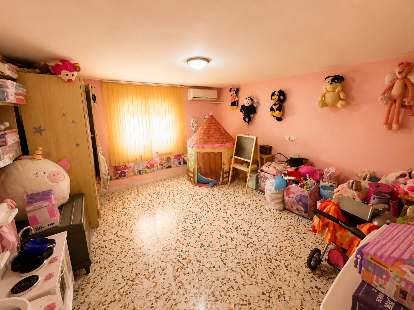 VILLA INDEPENDIENTE CON PISCINA PRIVADA Y PARCELA DE 1.000 M² EN LA SIESTA, TORREVIEJA